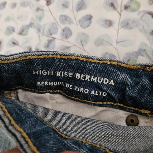 Universal Thread Distressed Denim Bermuda Shorts 0 25R - Picture 3 of 5